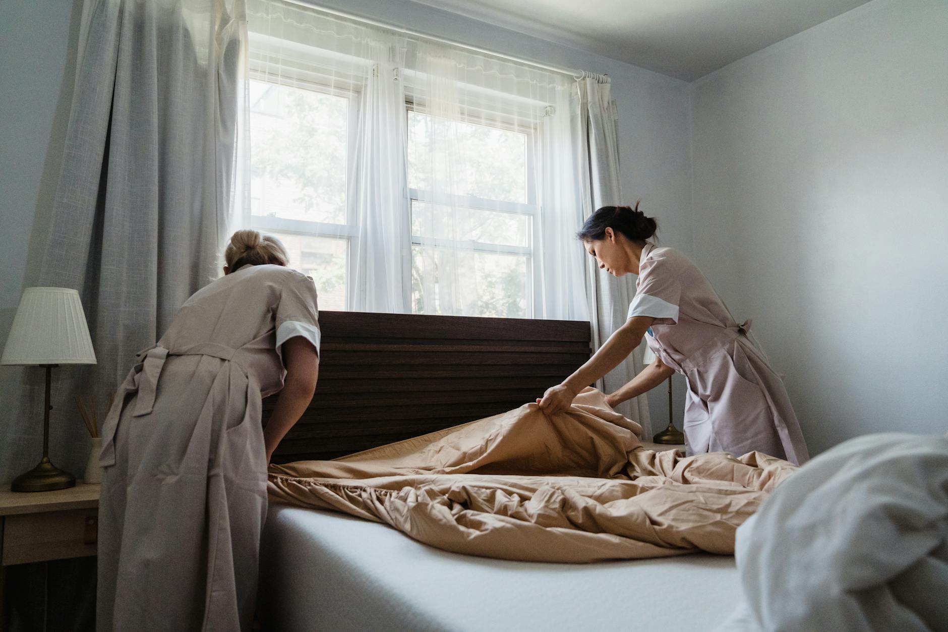 Curtain & Drapery Cleaning work in action 4