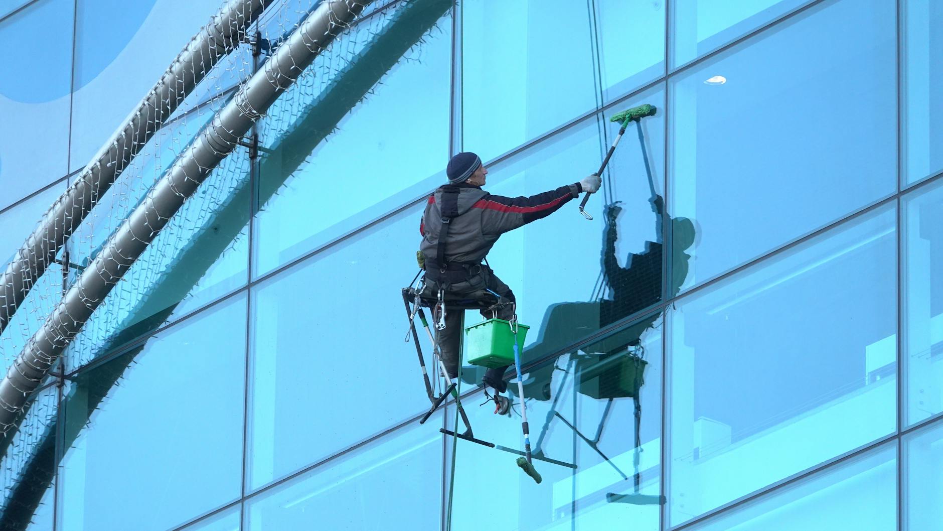 Office & Commercial Cleaning work in action 1